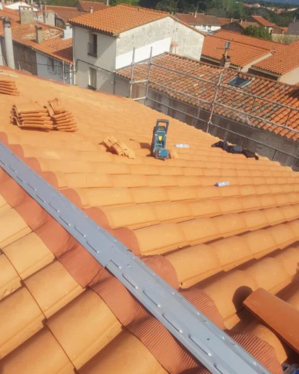 Rénovation complète de couverture en tuiles romanes dans les Pyrénées-Orientales